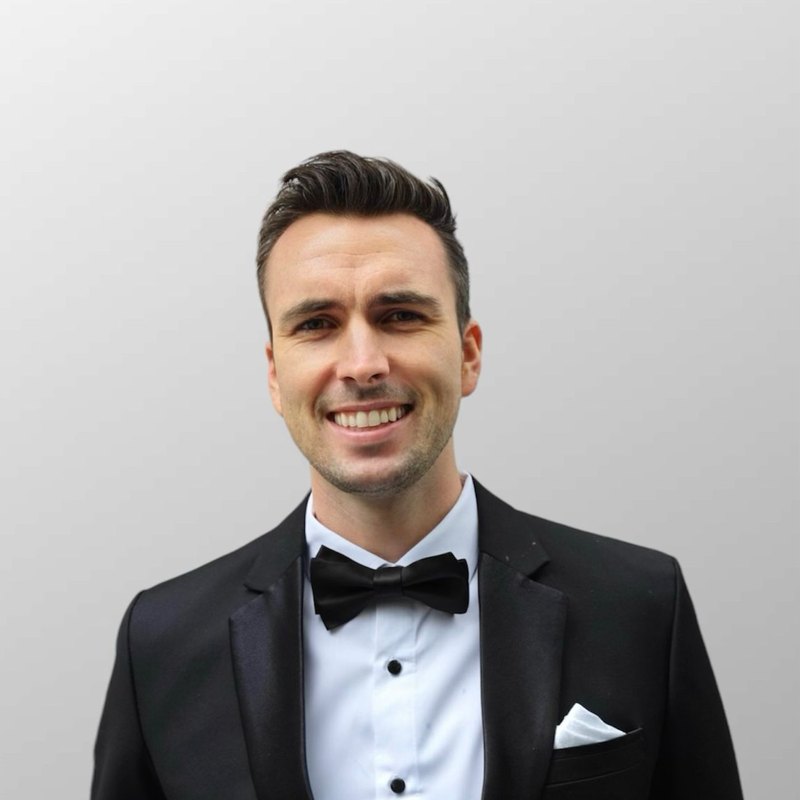Dan Holly Professional Headshot